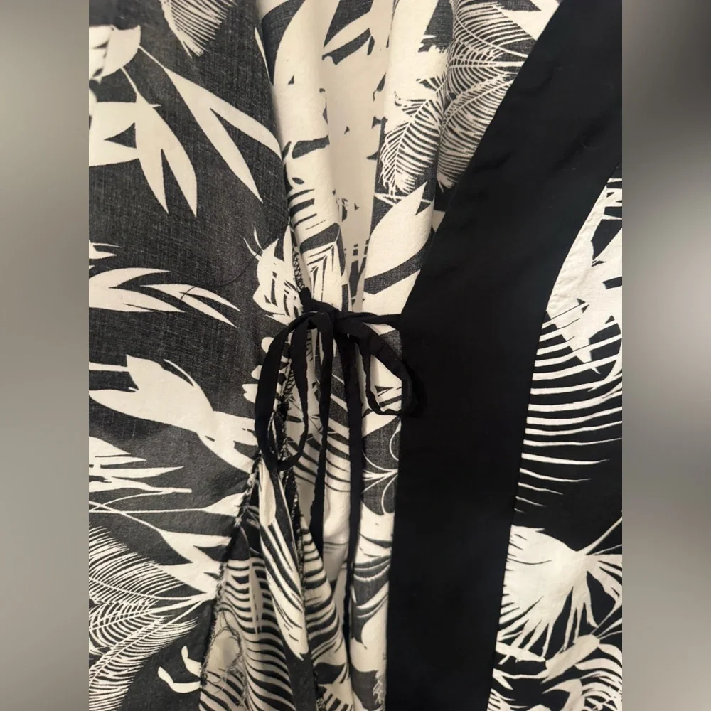Ambrielle Rayon Kimono Robe Black White Tropical Print